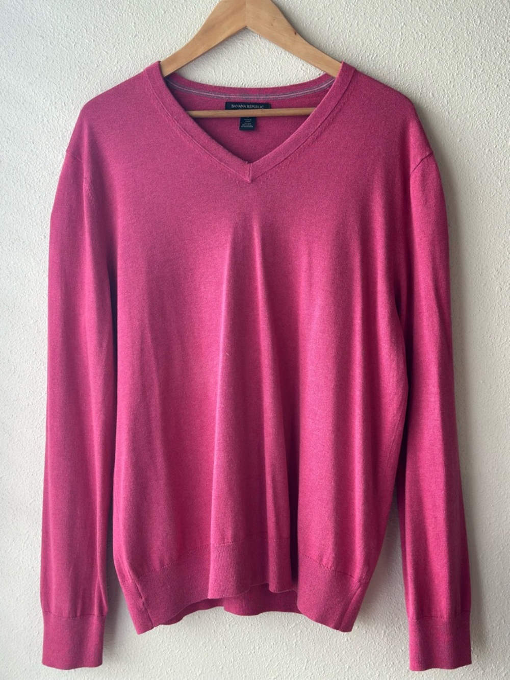 Banana Republic Men's Pink Luxury Blend Silk & Cashmere V-Neck Sweater